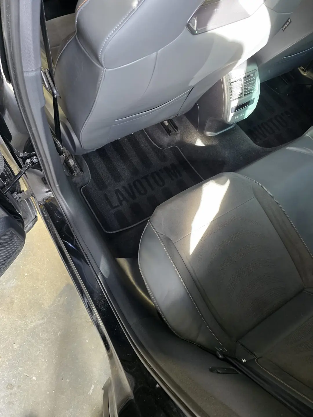 Banquette arrière de la Cupra Ateca VZ après nettoyage à Manosque