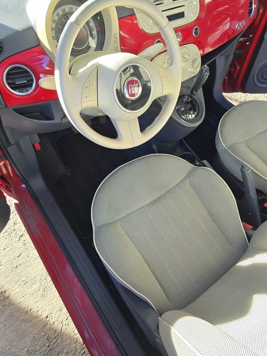 Siège conducteur de la Fiat 500 après shampooinage à Manosque