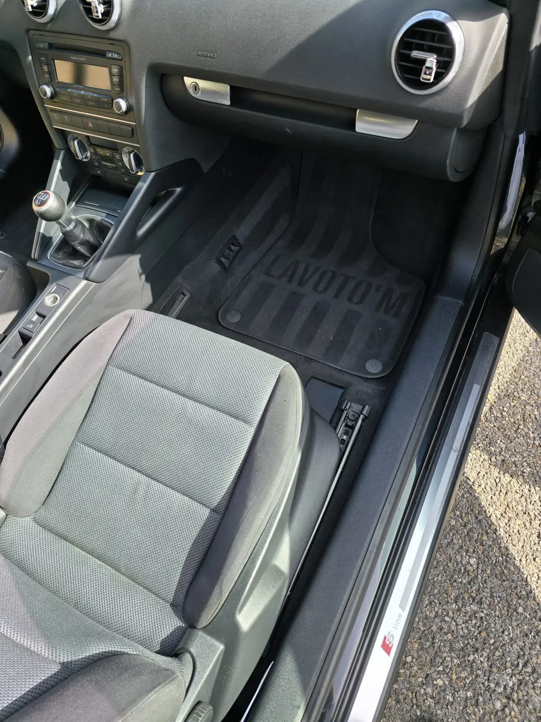 Siège passager et console centrale de l’Audi A3 S Line après nettoyage à Manosque