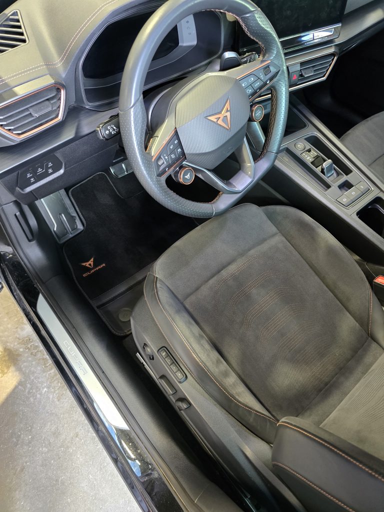 Nettoyage intérieur d'un cupra alcantara à manosque