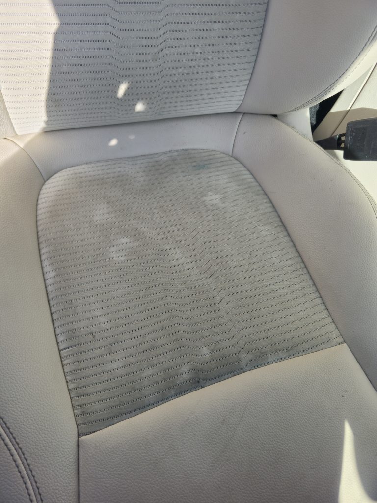 Nettoyage en profondeur d'un siège de Mercedes à Forcalquier