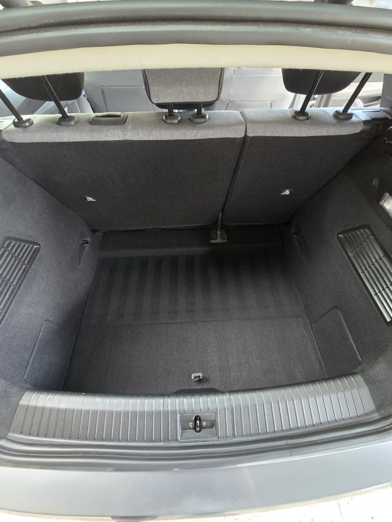 Lavage auto complet intérieur, lavage et traitement du coffre à Pierrevert